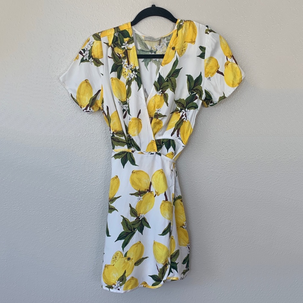 Cute summer lemon print dress.